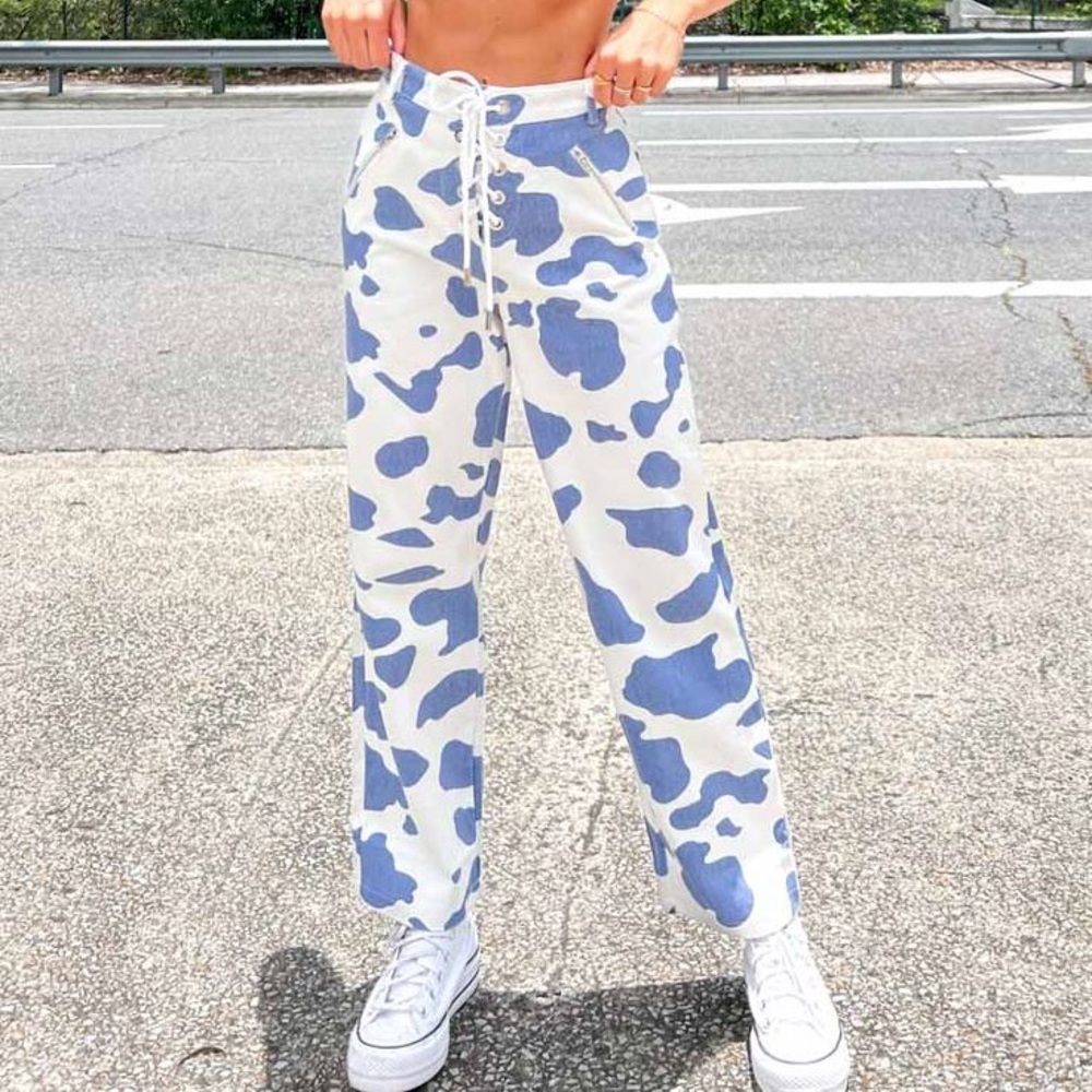 BEGINNING BOUTIQUE tiger lace up with blue cow print